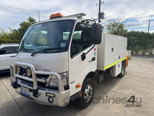 2017 HINO 300 921 PB98