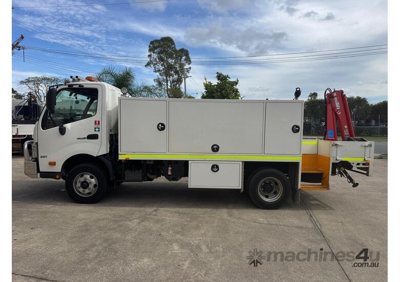 2017 HINO 300 921 PB98