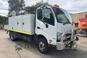 Hino 2017   300 921 PB98