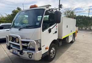 Hino 2017   300 921 PB98