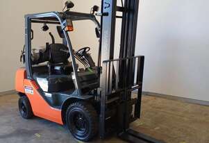 Toyota 8FG25 IC Truck - 2.5 tonne