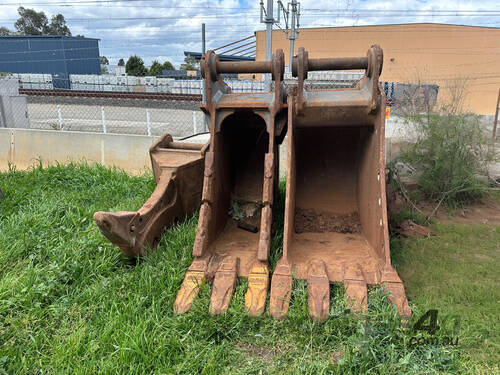 2 x Case 49t Excavator Buckets and Ripper Tooth