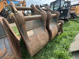 2 x Case 49t Excavator Buckets and Ripper Tooth - picture0' - Click to enlarge