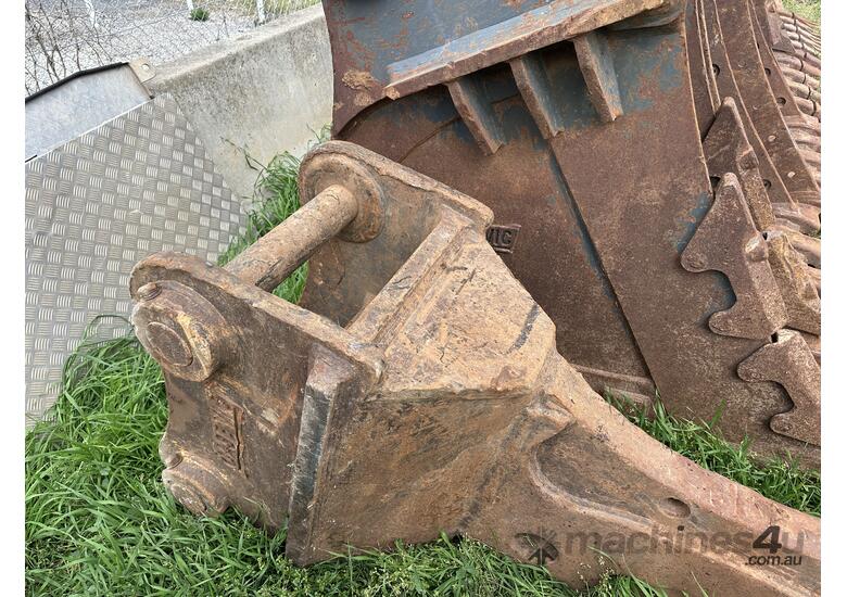 2 x Case 49t Excavator Buckets and Ripper Tooth