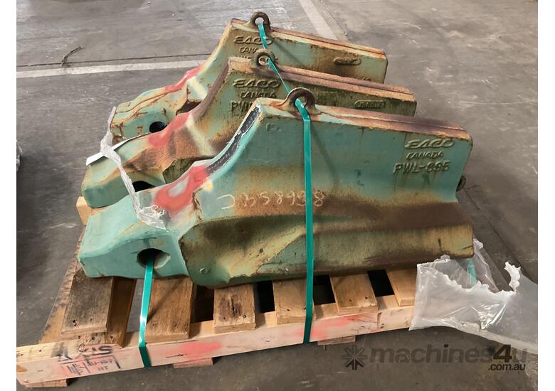 *UNRESERVED* 3 x Pallets Containing Excavator Bucket Teeth Adapters