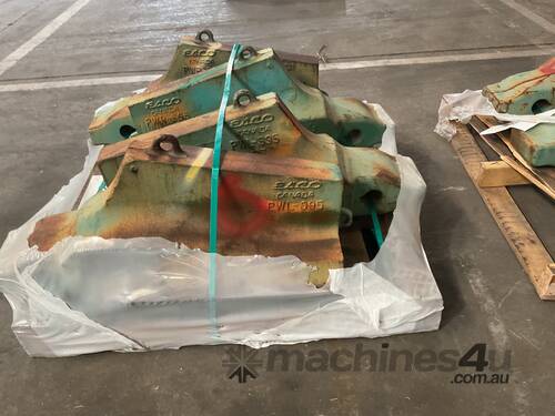 *UNRESERVED* 3 x Pallets Containing Excavator Bucket Teeth Adapters