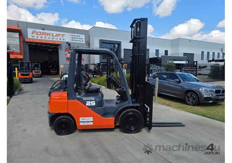 Toyota Forklift 2.5T with Tyne Positioners Low Hours (Unit#: AU471)