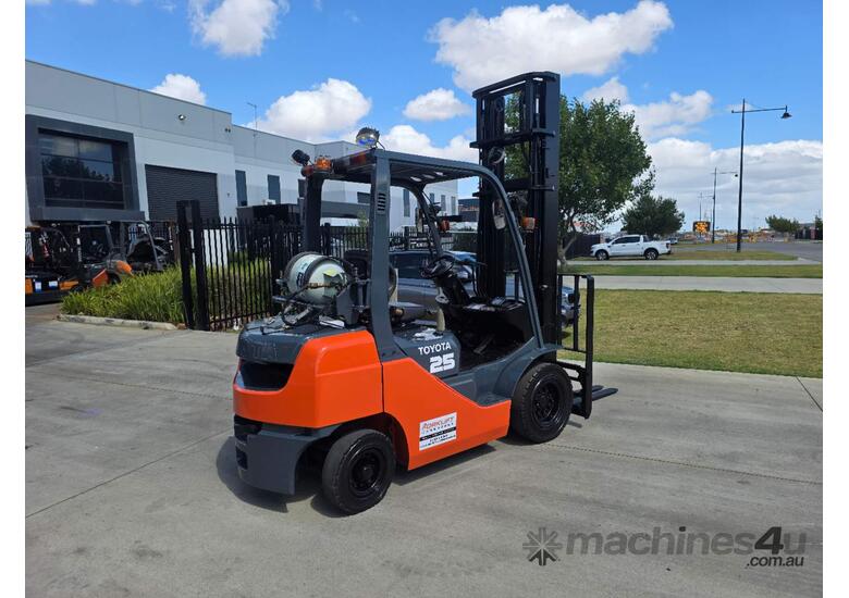 Toyota Forklift 2.5T with Tyne Positioners Low Hours (Unit#: AU471)