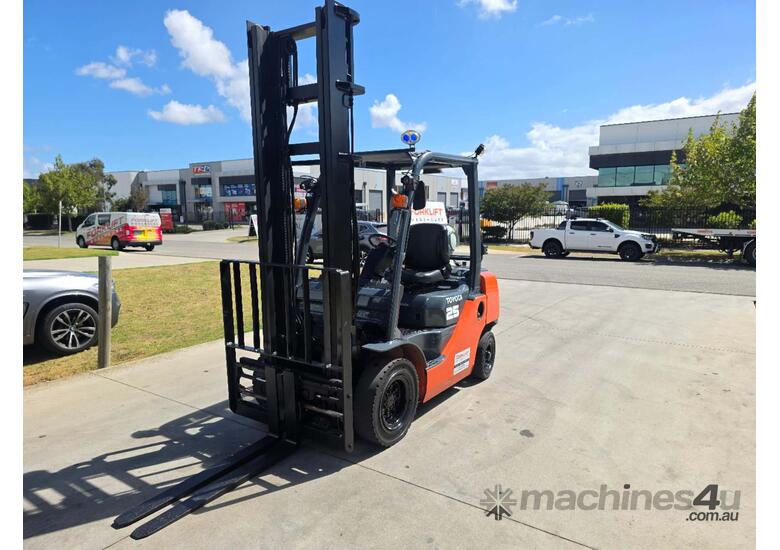 Toyota Forklift 2.5T with Tyne Positioners Low Hours (Unit#: AU471)