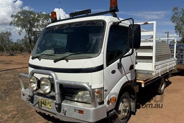 Hino 2005   DUTRO RIGID TRUCK