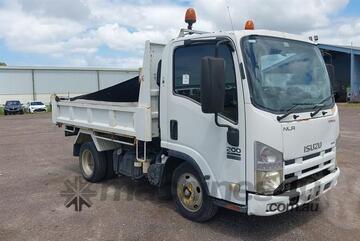 Isuzu   NLR 200