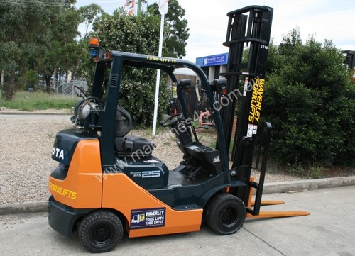 8FGK25 compact model with 4.5m lift height