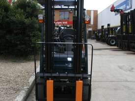 8FGK25 compact model with 4.5m lift height - picture2' - Click to enlarge