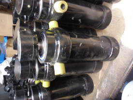 HYDRAULIC RAM 1200mm STROKE - picture0' - Click to enlarge