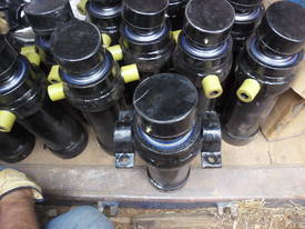 HYDRAULIC RAM 1200mm STROKE - picture0' - Click to enlarge