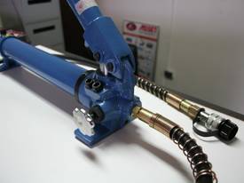 700Kg Capacity HAND & FOOT HYDRAULIC PUMPS - picture0' - Click to enlarge