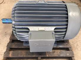 150 kw 200 hp 6 pole 415 v AC Electric Motor - picture0' - Click to enlarge