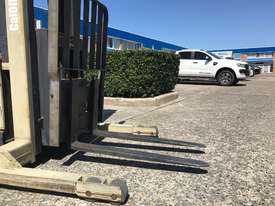 Crown WR3000 Walkie Stackie Forklift 3810mm 1500kg - picture1' - Click to enlarge