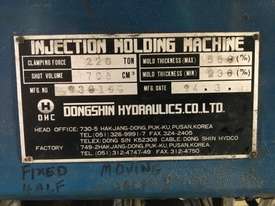 Injection Moulding Machine 220 Tonne - picture2' - Click to enlarge