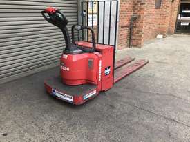 Raymond 8400 Pallet Truck Forklift - picture1' - Click to enlarge
