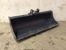 UNUSED 1250MM BATTER BUCKET TO SUIT 2-3T MINI Excavator D894 - picture0' - Click to enlarge