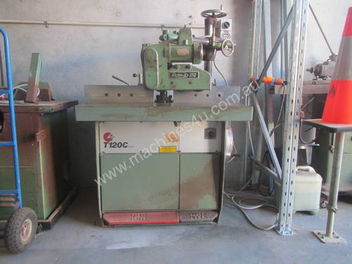 Spindle moulder with power feed