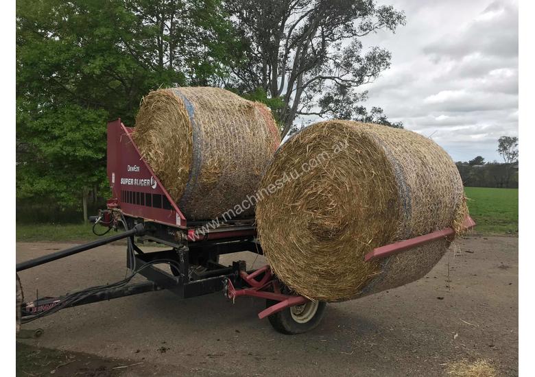 Used 2012 Deweze Round Bale Feed Out Wagon Bale Feeder In