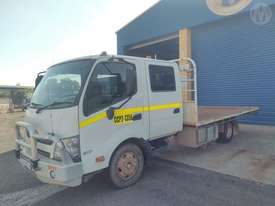 Hino XZU720R - picture1' - Click to enlarge