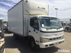 2005 Hino Dutro 414 - picture0' - Click to enlarge