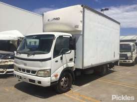 2005 Hino Dutro 414 - picture1' - Click to enlarge