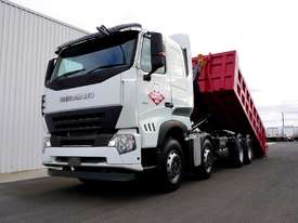 New Diamond Reo A7 8X4 20Ton Hooklift - picture0' - Click to enlarge