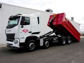 New Diamond Reo A7 8X4 20Ton Hooklift - picture0' - Click to enlarge