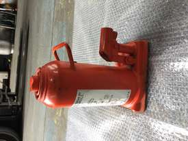 Hydraulic Bottle Jack 15 Ton by Nissian Diesel Shorty Compact Lifting Equipment - picture1' - Click to enlarge