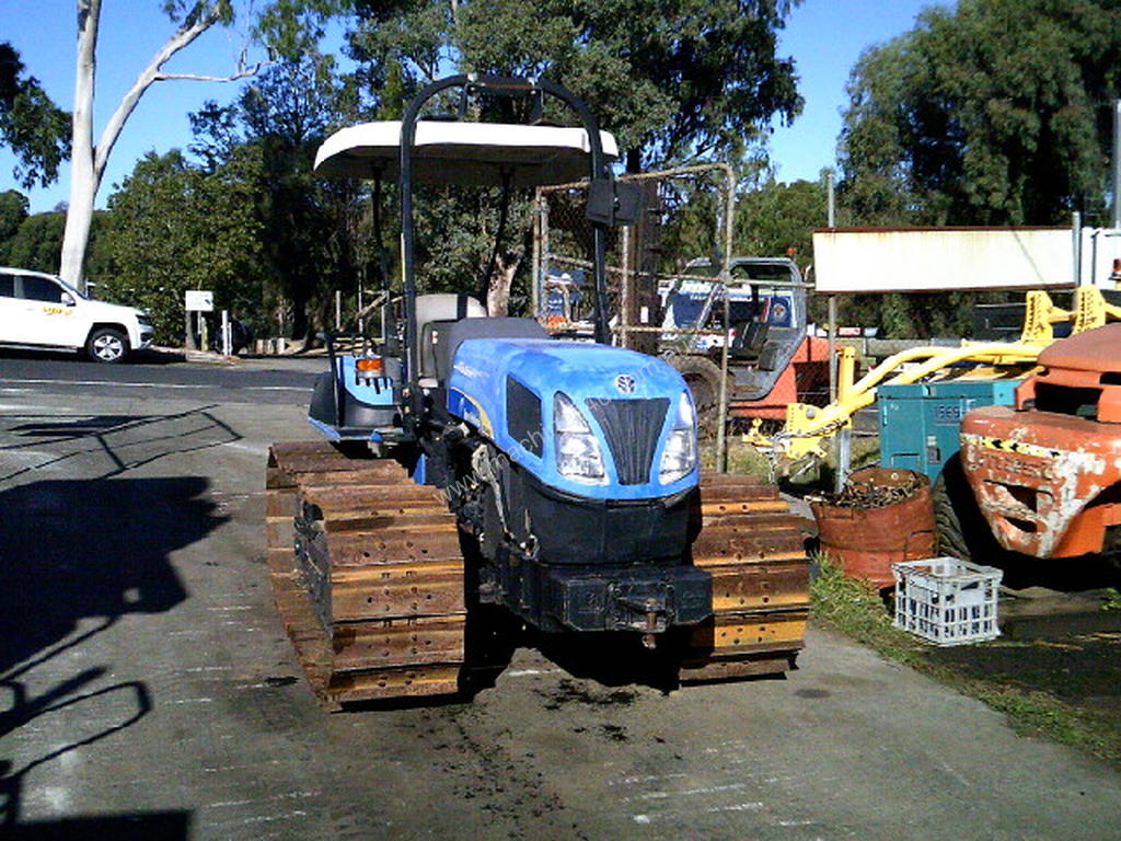 Used 2013 New Holland TK4070 100hp crawler tractor 168 hrs ex Darwin