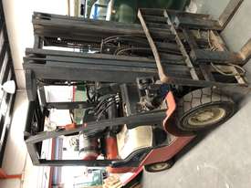 Nissan 25 Forklift - picture1' - Click to enlarge