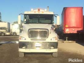 2016 Freightliner Columbia CL112 - picture1' - Click to enlarge