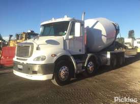 2016 Freightliner Columbia CL112 - picture2' - Click to enlarge