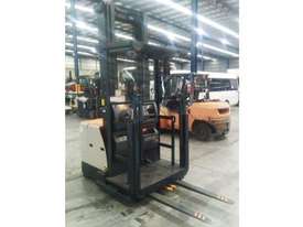 Crown SP3420 Stock-Picker 1.36Ton (7m Lift) 24V Forklift - picture0' - Click to enlarge