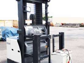 Crown SP3420 Stock-Picker 1.36Ton (7m Lift) 24V Forklift - picture0' - Click to enlarge
