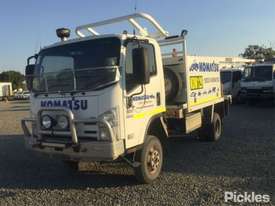 2012 Isuzu NPS300 - picture2' - Click to enlarge