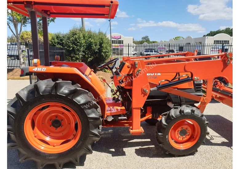 Used 2015 Kubota Kubota 45 Hp with new 4 in 1 loader attachment