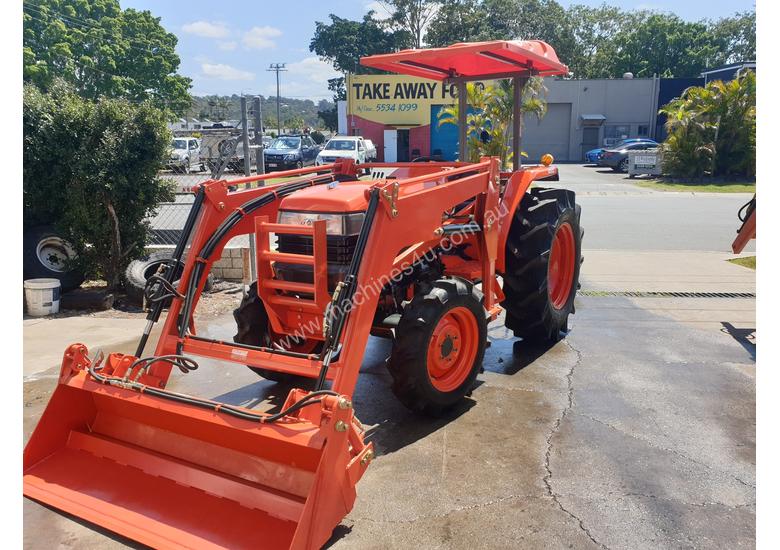 Used 2015 Kubota Kubota 45 Hp with new 4 in 1 loader attachment