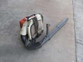 Stihl BR420 Backpack Blower - picture2' - Click to enlarge