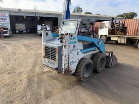 Skid Steer Loader 4 in 1 bucket JUST REDUCED PRICE TO SELL - picture2' - Click to enlarge