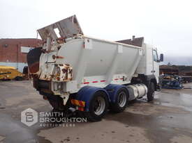 1994 VOLVO FH12 6X4 LIVE BOTTOM FLOOR FEEDER TRUCK - picture0' - Click to enlarge