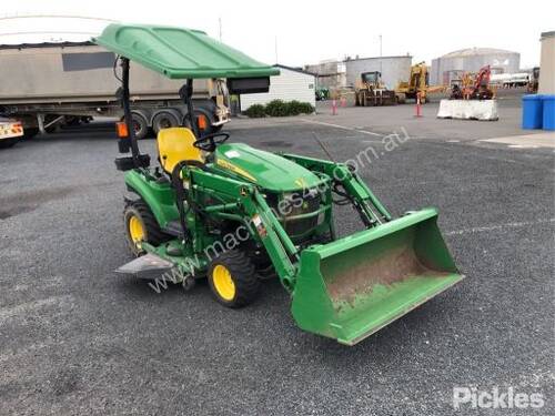 John Deere 1023E