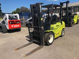 Refurbished Container Access 3.0t LPG CLARK Forklift - Hire - picture0' - Click to enlarge