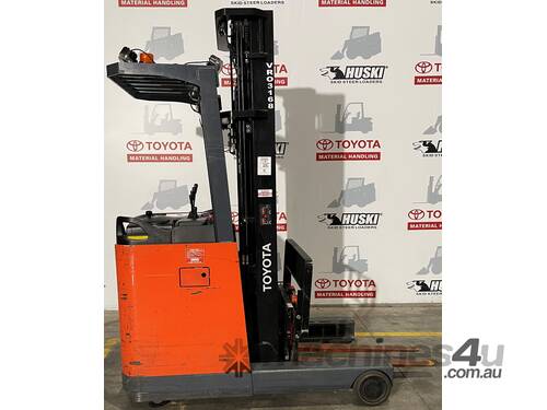 TOYOTA reach truck in good condition