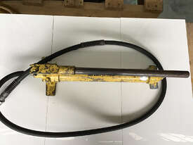 Enerpac Hydraulic Steel Porta Power Hand Pump P39 with hose - picture0' - Click to enlarge