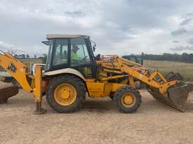 JCB 3CX With Quick release 4 in 1 bucket, flipover forks, extender hoe, quick hitch and 3 buckets - picture0' - Click to enlarge